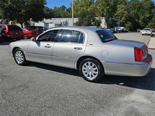 2011 Lincoln Town Car Signature
