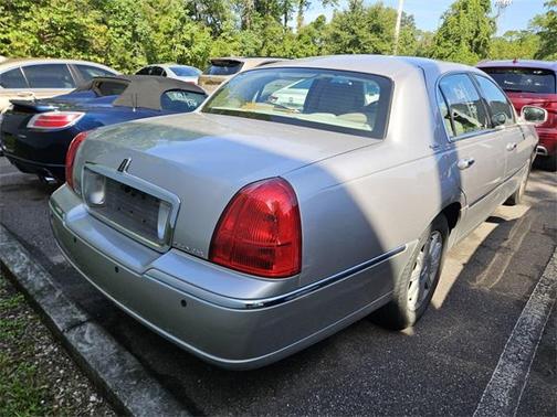 2011 Lincoln Town Car Signature