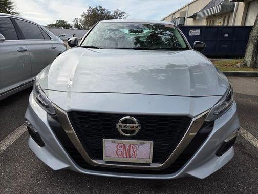 Brilliant Silver Metallic 2022 Nissan Altima SR FWD