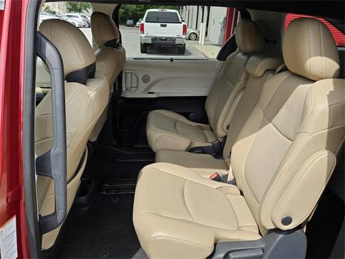 2021 Toyota Sienna XLE 8 Passenger