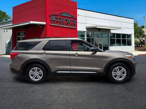 Stone Gray Metallic 2021 Ford Explorer XLT