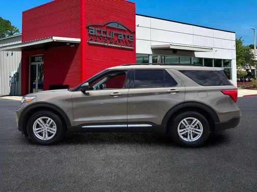Stone Gray Metallic 2021 Ford Explorer XLT