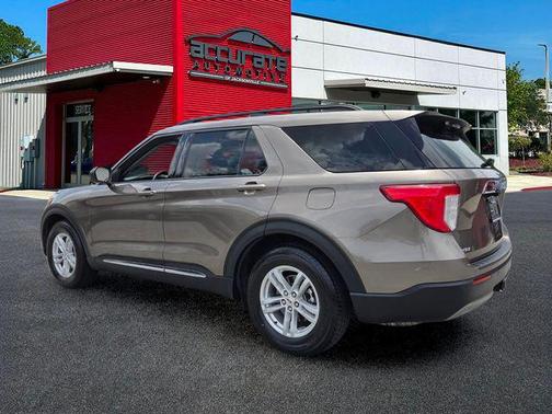 Stone Gray Metallic 2021 Ford Explorer XLT