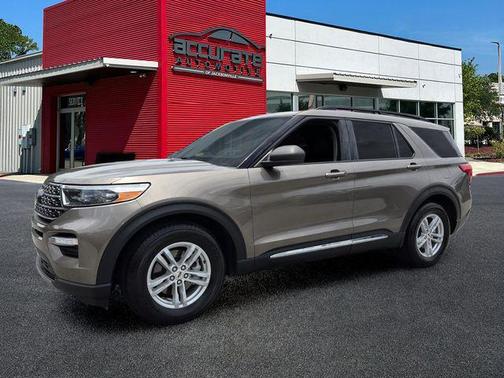 Stone Gray Metallic 2021 Ford Explorer XLT