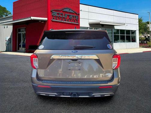 Stone Gray Metallic 2021 Ford Explorer XLT