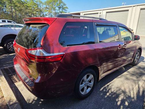 2017 Toyota Sienna LE