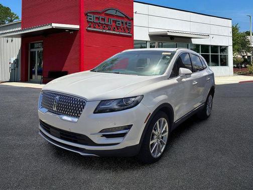 White Platinum Metallic Tri-Coat 2019 Lincoln MKC Reserve