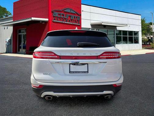 White Platinum Metallic Tri-Coat 2019 Lincoln MKC Reserve