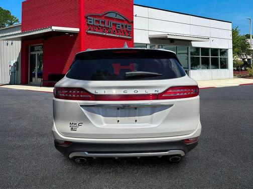 White Platinum Metallic Tri-Coat 2019 Lincoln MKC Reserve