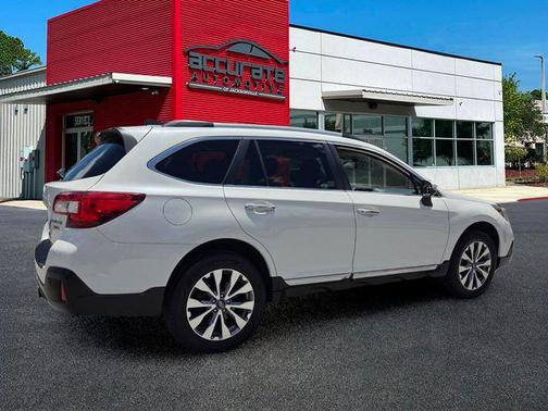 Crystal White Pearl 2019 Subaru Outback 3.6R Touring