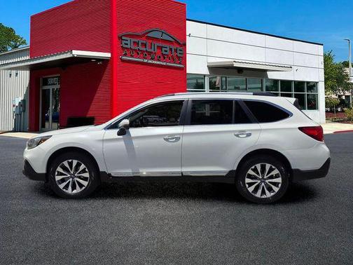 Crystal White Pearl 2019 Subaru Outback 3.6R Touring