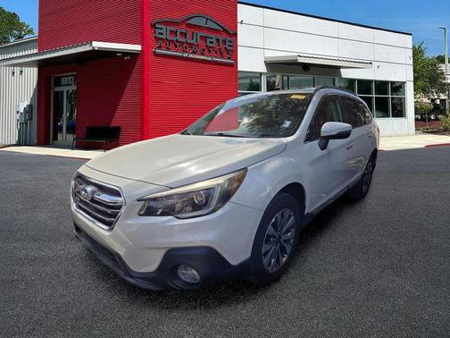 Crystal White Pearl 2019 Subaru Outback 3.6R Touring