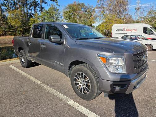 2022 Nissan Titan SV