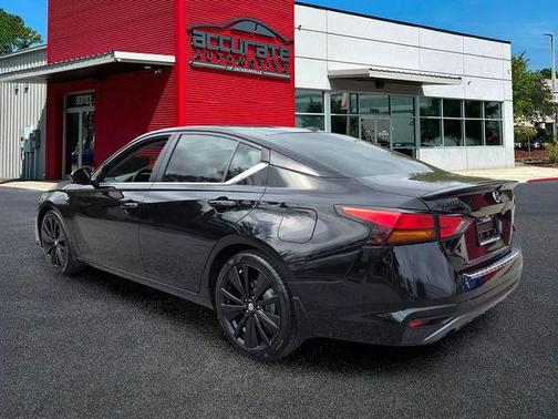 Super Black Clearcoat 2022 Nissan Altima SR FWD