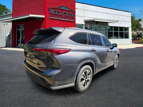 Gray 2020 Toyota Highlander XLE