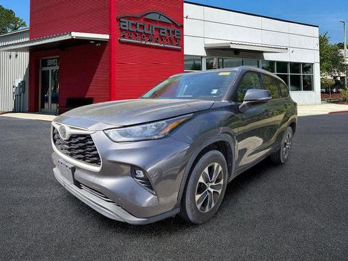 Gray 2020 Toyota Highlander XLE