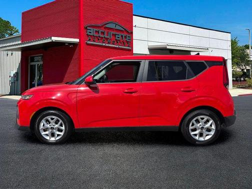 Inferno Red 2022 Kia Soul LX