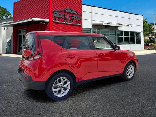 Inferno Red 2022 Kia Soul LX