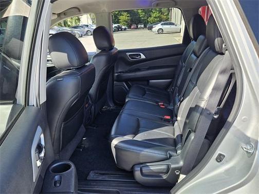2016 Nissan Pathfinder SL