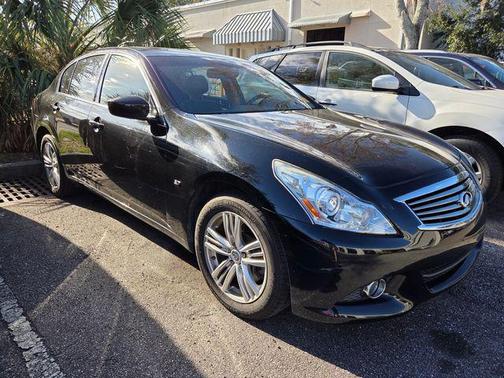 2015 INFINITI Q40 Base