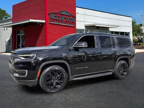Diamond Black Crystal Pearlcoat 2022 Jeep Wagoneer Series II 4x2