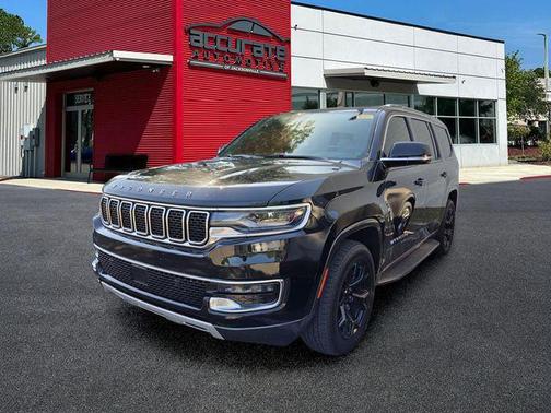 Diamond Black Crystal Pearlcoat 2022 Jeep Wagoneer Series II 4x2
