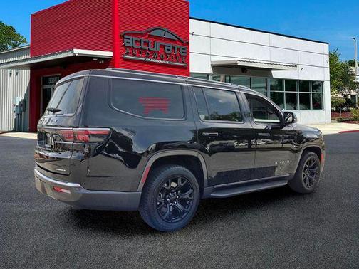 Diamond Black Crystal Pearlcoat 2022 Jeep Wagoneer Series II 4x2