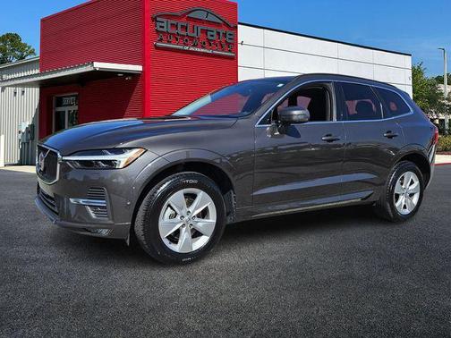 2022 Volvo XC60 Momentum