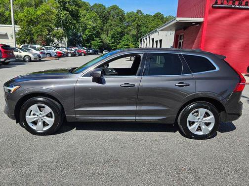 2022 Volvo XC60 Momentum