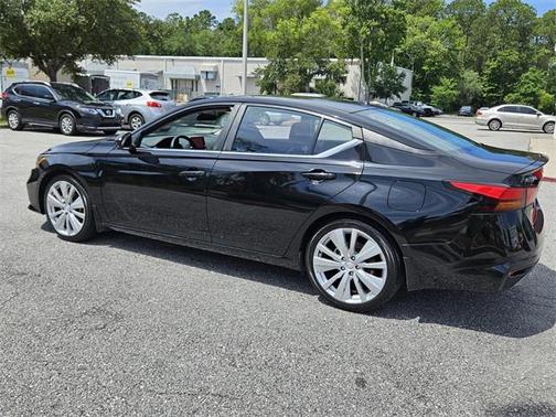 2020 Nissan Altima SR FWD