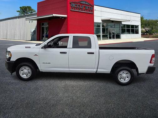 2022 RAM 2500 Tradesman Crew Cab 4x2 6'4' Box