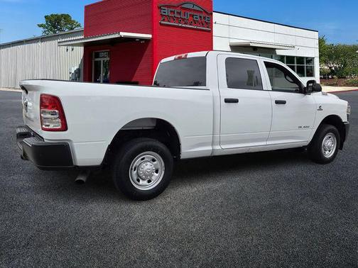 2022 RAM 2500 Tradesman Crew Cab 4x2 6'4' Box