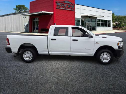 2022 RAM 2500 Tradesman Crew Cab 4x2 6'4' Box