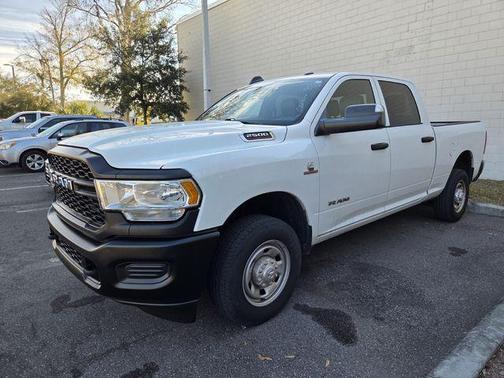2022 RAM 2500 Tradesman Crew Cab 4x2 6'4' Box