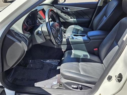 2015 INFINITI Q50 Base