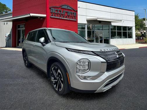 Alloy Silver Metallic 2023 Mitsubishi Outlander SE