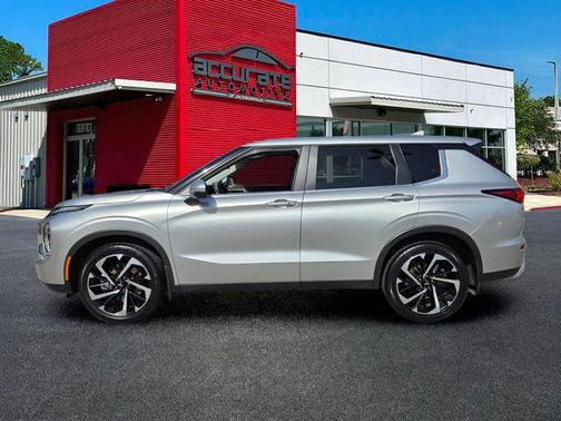 Alloy Silver Metallic 2023 Mitsubishi Outlander SE