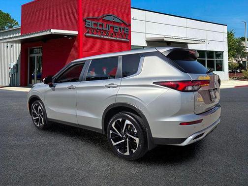 Alloy Silver Metallic 2023 Mitsubishi Outlander SE