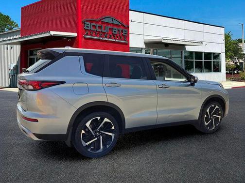 Alloy Silver Metallic 2023 Mitsubishi Outlander SE