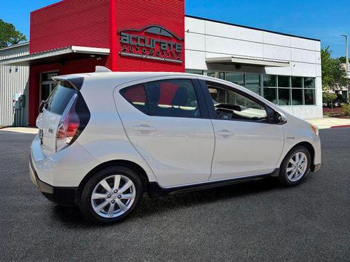 Moonglow 2017 Toyota Prius c Three