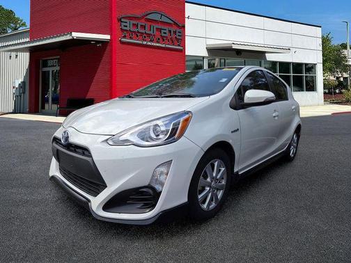 Moonglow 2017 Toyota Prius c Three