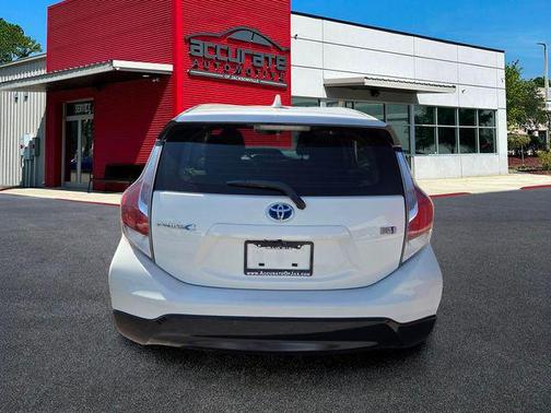Moonglow 2017 Toyota Prius c Three