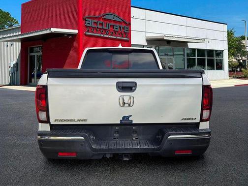 White Diamond Pearl 2017 Honda Ridgeline RTL-E