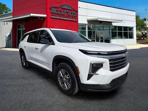 Summit White 2026 Chevrolet Traverse LT