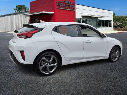 2020 Hyundai Veloster 2