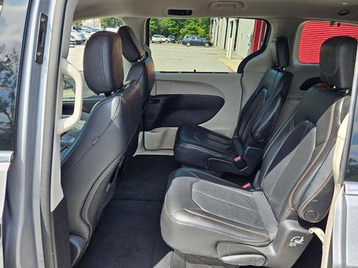 2020 Chrysler Pacifica Touring L