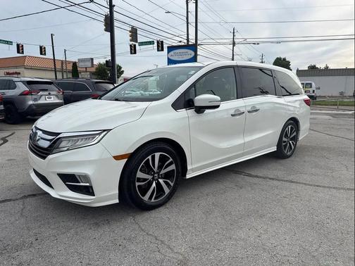 White Diamond Pearl 2019 Honda Odyssey Elite