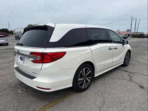 White Diamond Pearl 2019 Honda Odyssey Elite