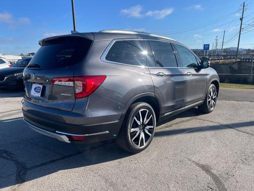 2019 Honda Pilot Touring 8-Passenger