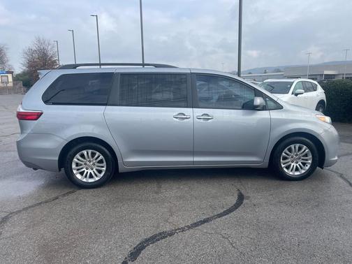 2015 Toyota Sienna XLE